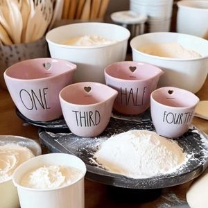 Rae Dunn Pink Measuring Cups with Heart Cutout 🩷😍🩷